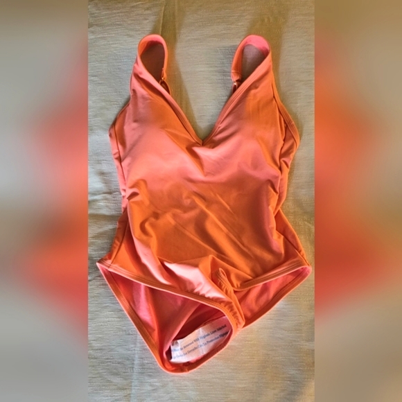 ❤️ Kona Sol One-piece Swimsuit NWT • Coral - Picture 2 of 5